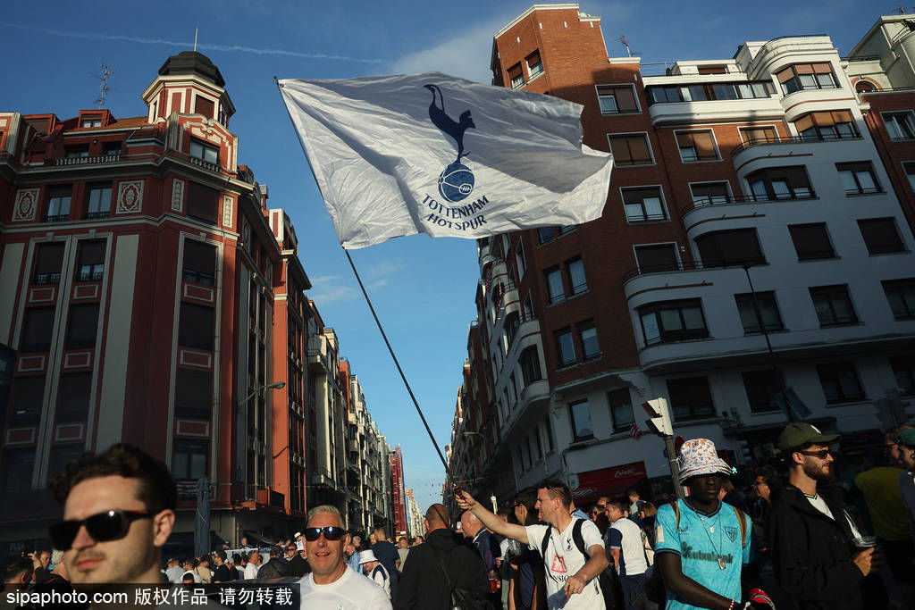 欧联杯决战天壤之别！曼联痛失1.66亿，热刺狂揽1.48亿笑看风云！